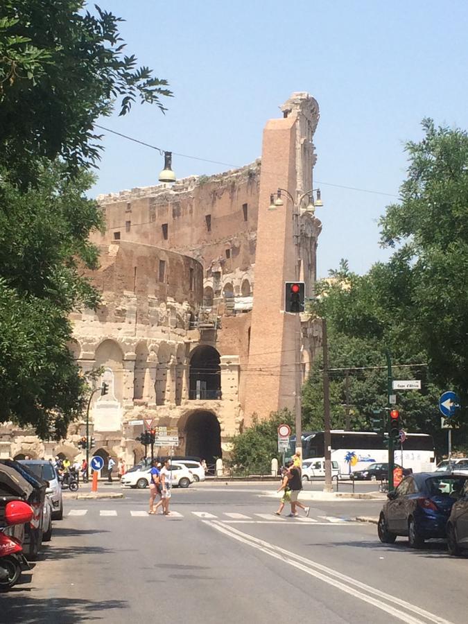 Alloggio Turistico Al Colosseo Panzió Róma Kültér fotó